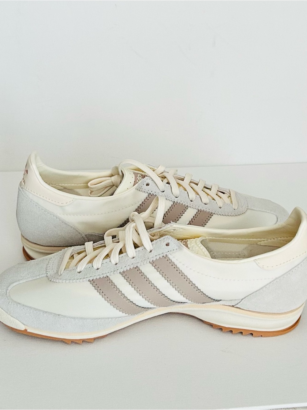 adidas Women's Cream & Light Taupe Retro Runner Sneakers